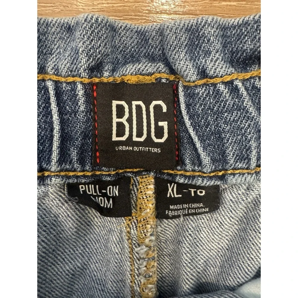 BDG Urban Outfitters High Rise Pull-On Mom Shorts Denim XL Boho Casual - Picture 4 of 5
